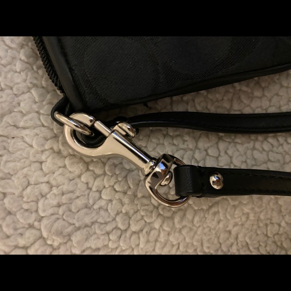 Coach wristlet - Picture 4 of 5
